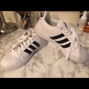 Adidas Sneakers- women’s 7.5US